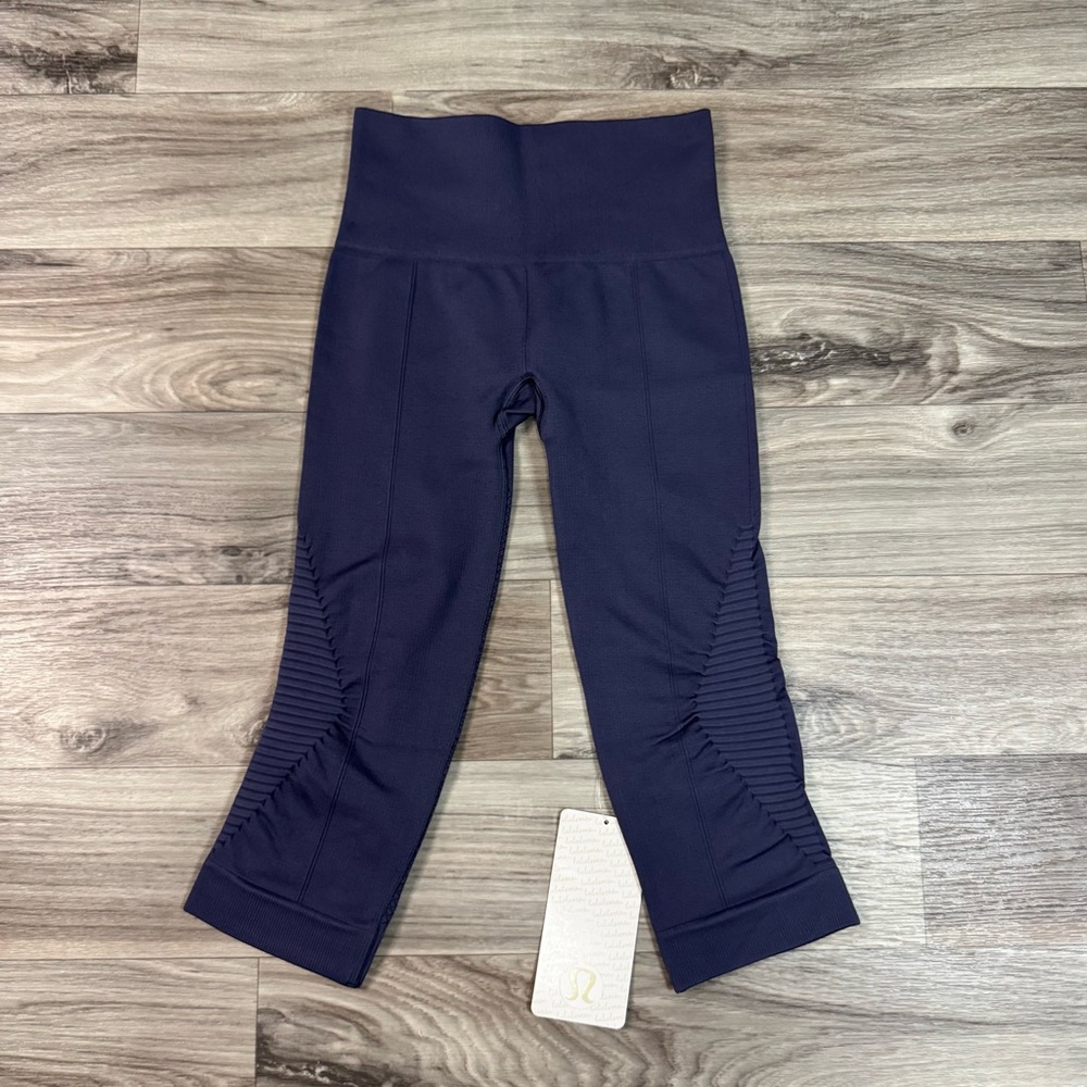 NWT Lululemon Women's In The Flow Crop II in Cabu Blue Size 2